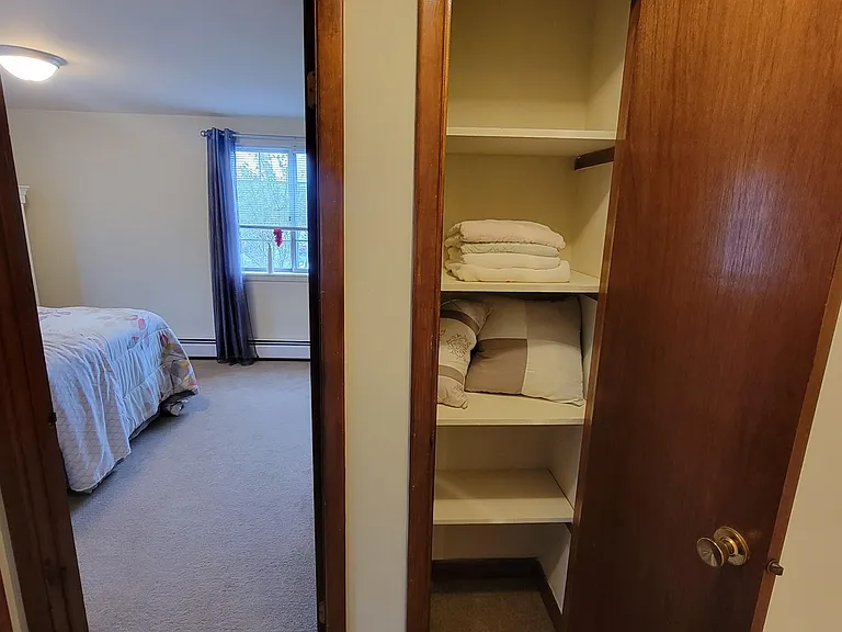 Royal York
Linen Closet