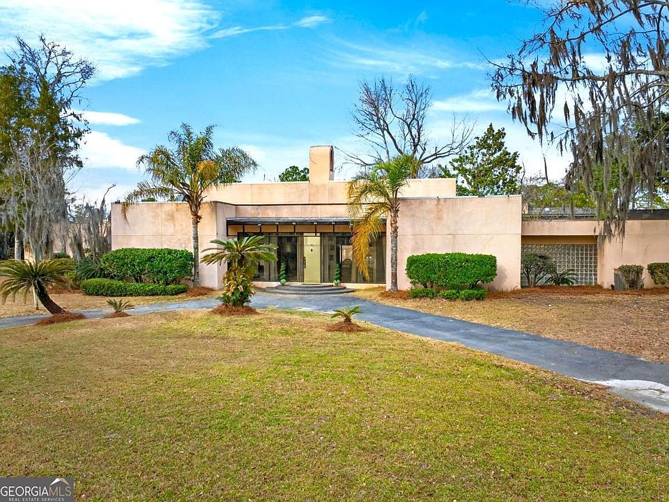 1st image of 102 Stuart St