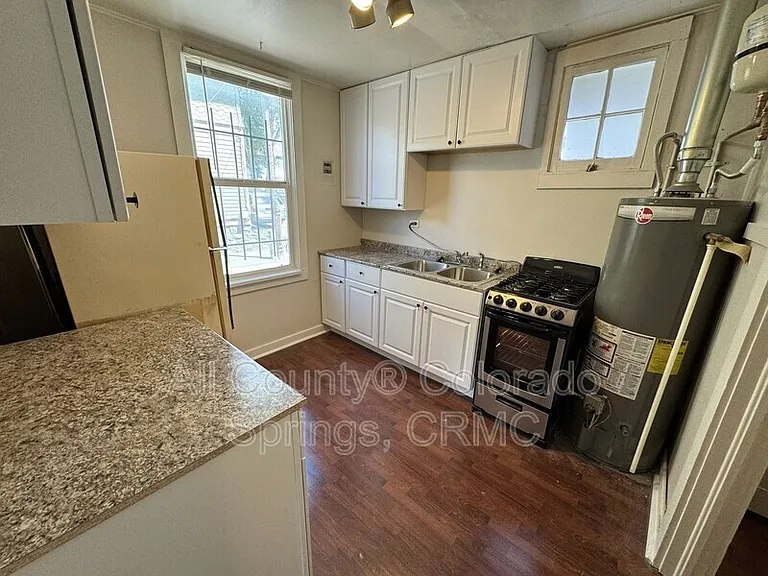 215 E Dale St — Photo 7