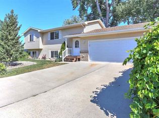 1906 Jolly Ln, Rapid City, SD 57703
