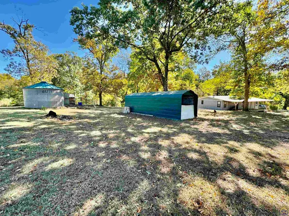 16856 R4 Rd, Mayetta, KS 66509
