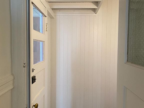 5th image of 1049 Pacific Ave