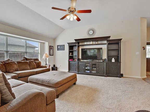 4th image of 648 Wiltshire Dr