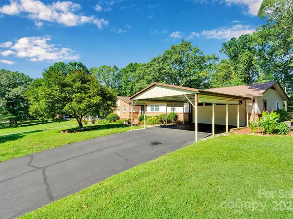 2326 Horseshoe Bend Rd NE, Hickory, NC 28601