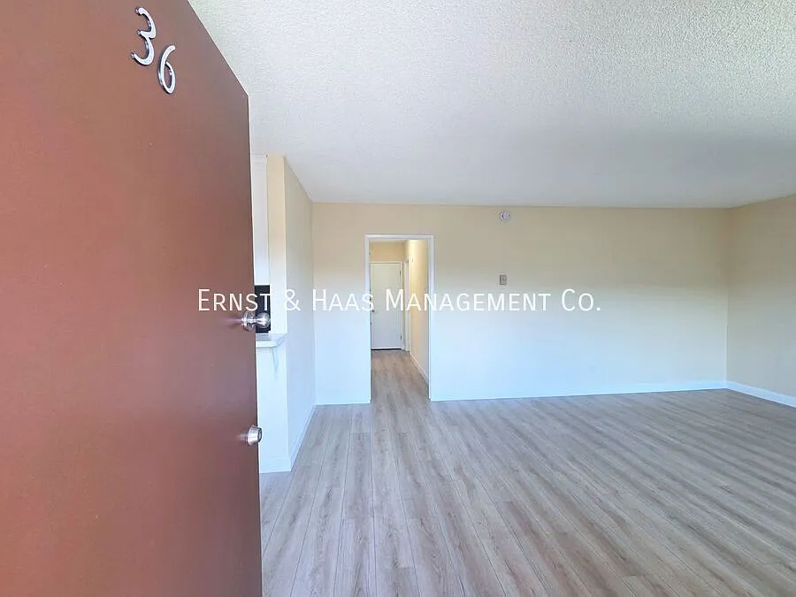 Beautifully Remodeled 2-Bedroom, 2-Bathroom Condo in Gated Community! — Photo 2