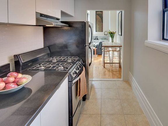 3rd image of 555 Washington Ave APT 3C