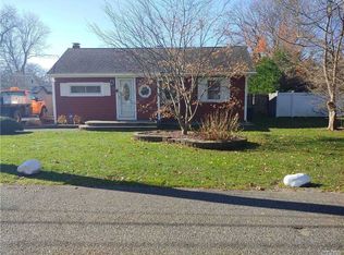 6 Seaford Ave, Mastic, NY 11950