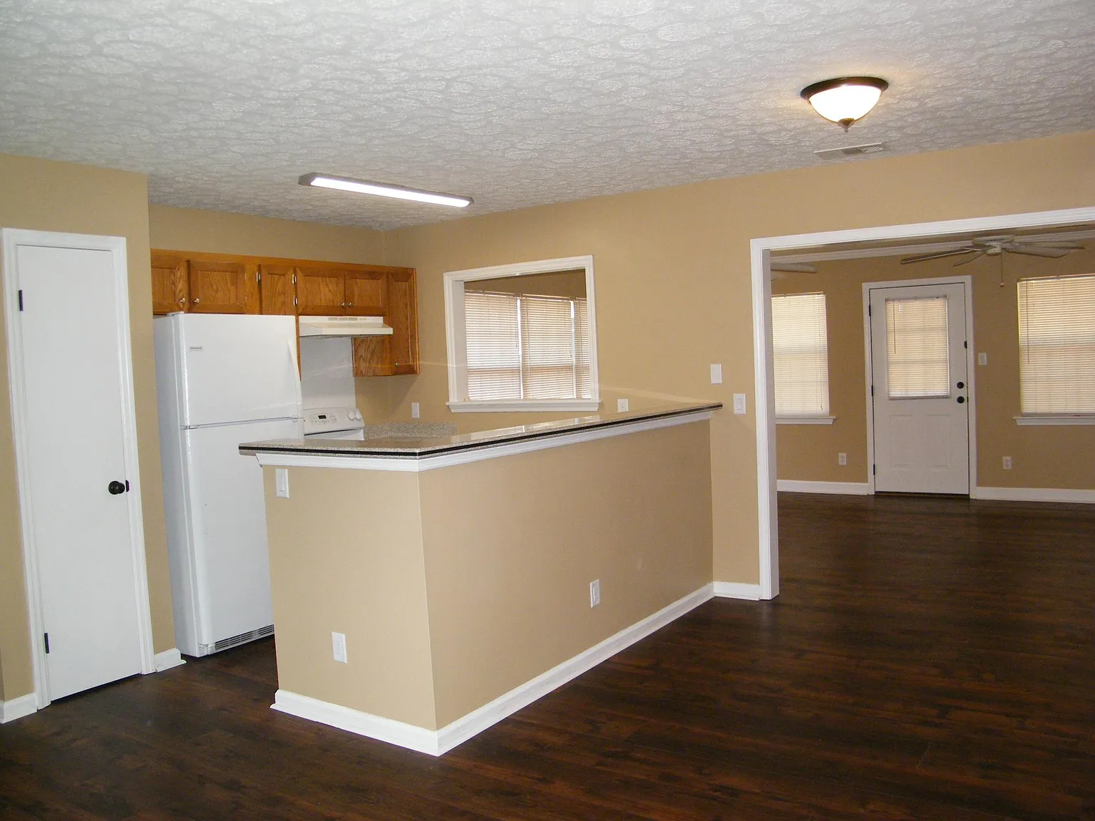 3 bed, 1200 sqft, $2,000 — Photo 3