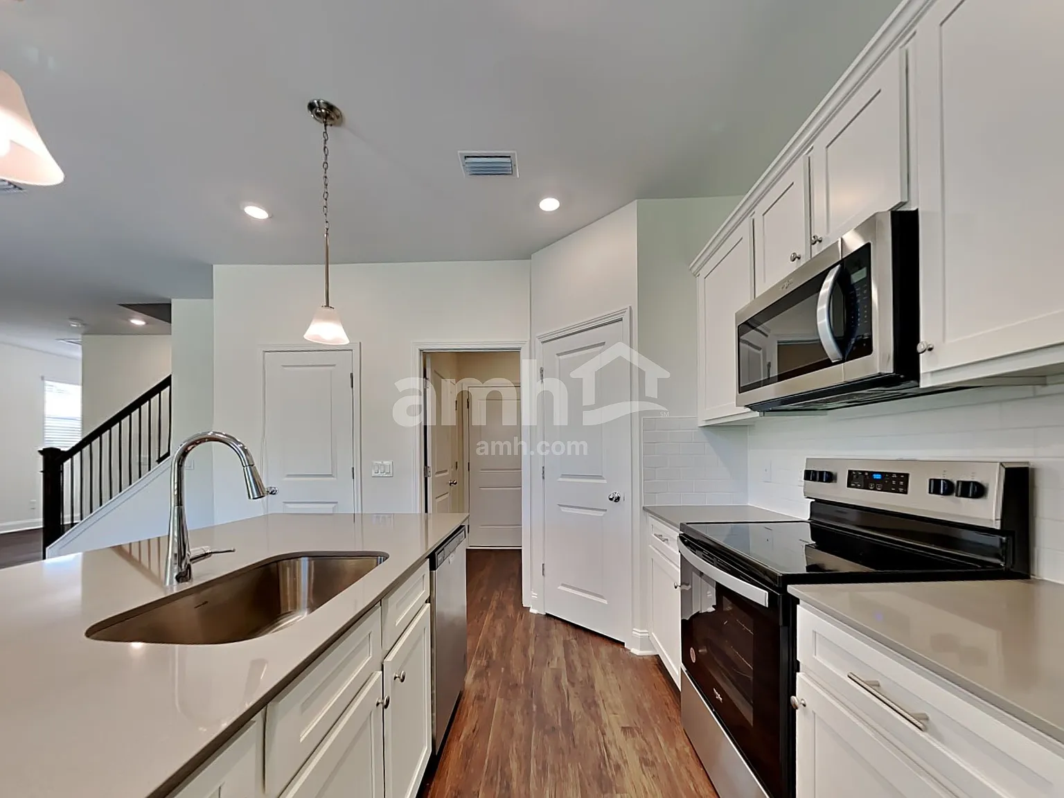 3 bed, 2.5 bath, 1685 sqft, $2,325 — Photo 3