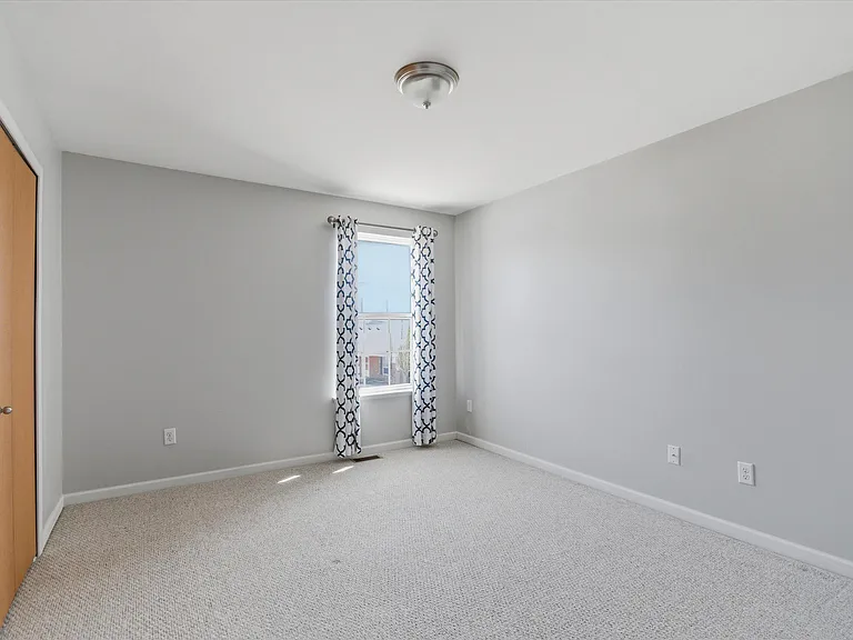 1304 Riversedge Dr — Photo 25