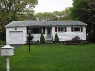 637 Beaver Ln, Ronkonkoma, NY 11779