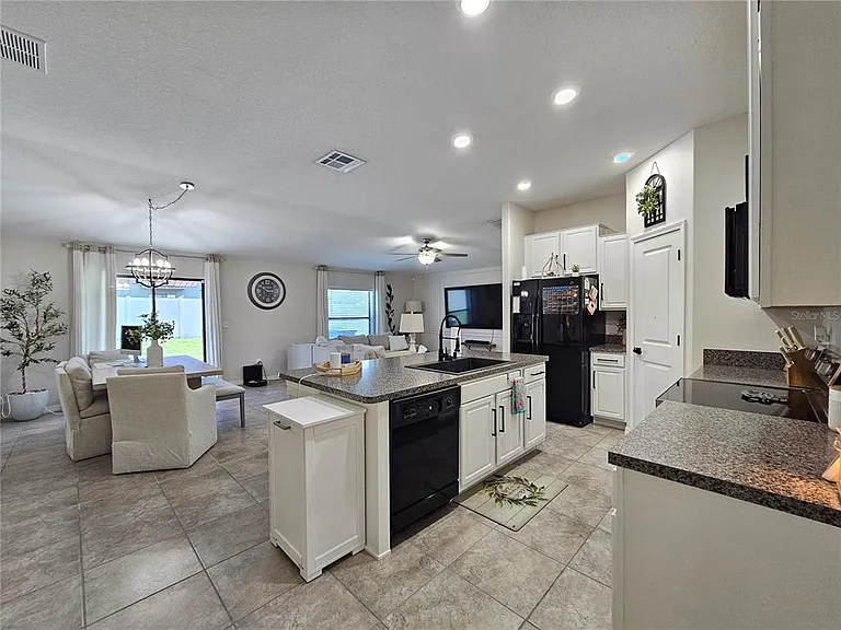 10005 Rose Petal Pl — Photo 10