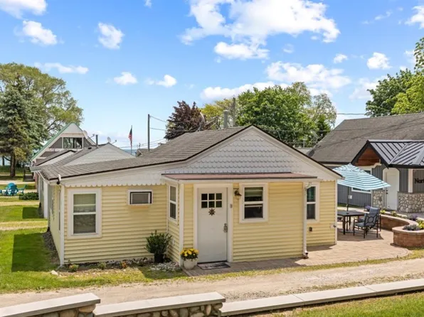6996 Lakeport Dr, Fort Gratiot, MI
