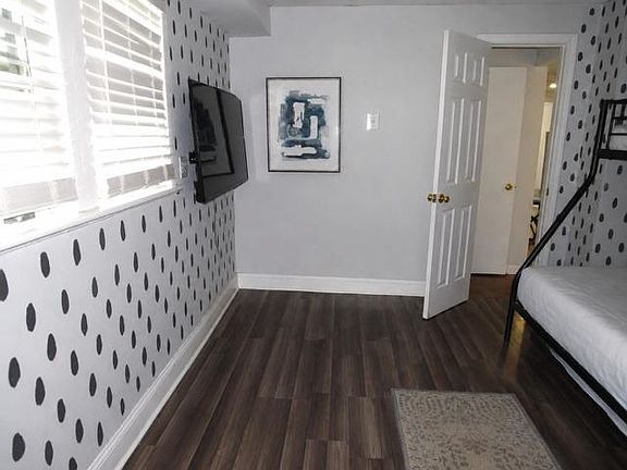 5th image of 9 W 51st St #1