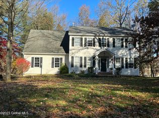 7 Paddington Dr, Saratoga Springs, NY 12866