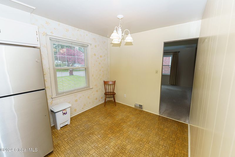 5th image of 1332 Evergreen Avenue
