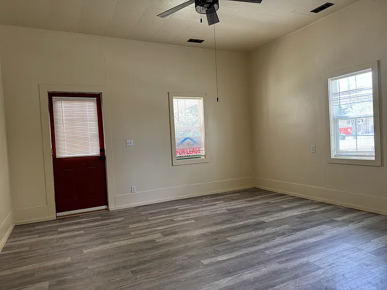 176 N Center St — Photo 4