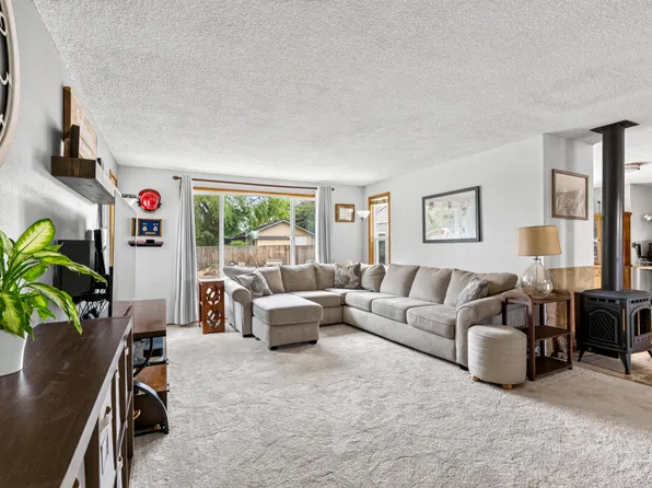 2284 NW 13th St, Redmond, OR 97756