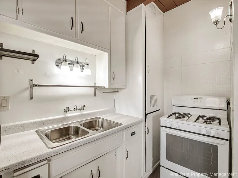 1278 Robinson Ave #7 — Photo 8