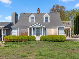 31036 Bayview Dr, Gibraltar, MI