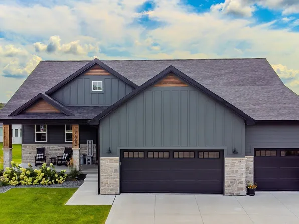 17662 Hammontree Dr, Clive, IA 50325