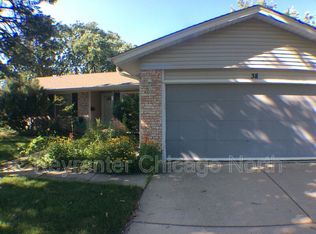 38 Essex Rd, Elk Grove Village, IL 60007