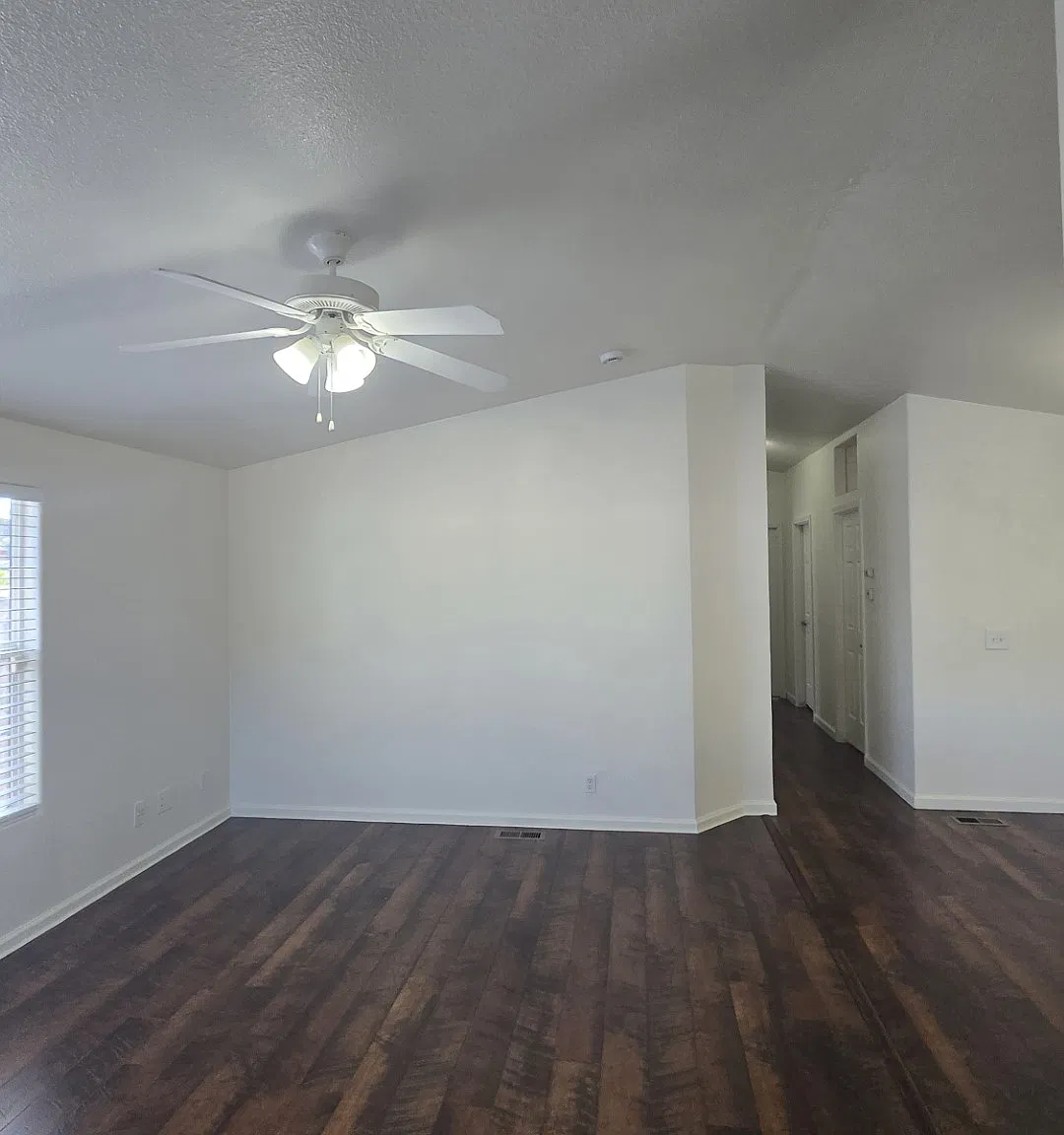 3 bed, 1296 sqft, $2,695 — Photo 2
