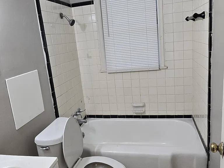 3077 Chisca Ave — Photo 2