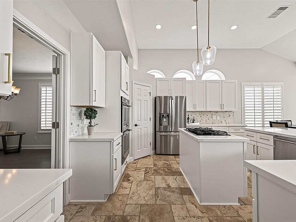 1st image of 827 Annies Way