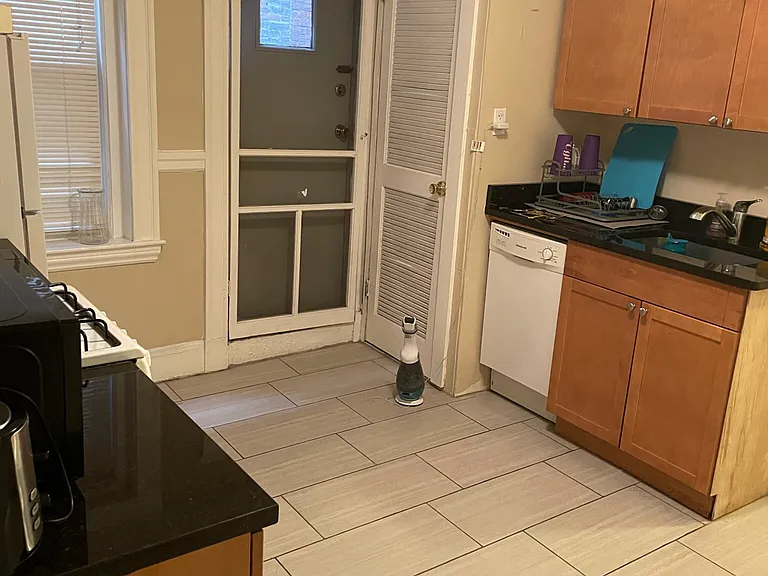 220 Hanover St #3 — Photo 30