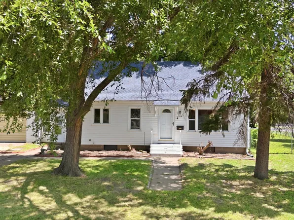 704 2nd Ave, Camanche, IA 52730