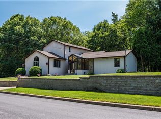 117 Derbyshire Dr, Cranston, RI 02921