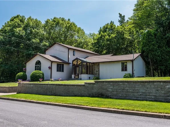 117 Derbyshire Dr, Cranston, RI 02921