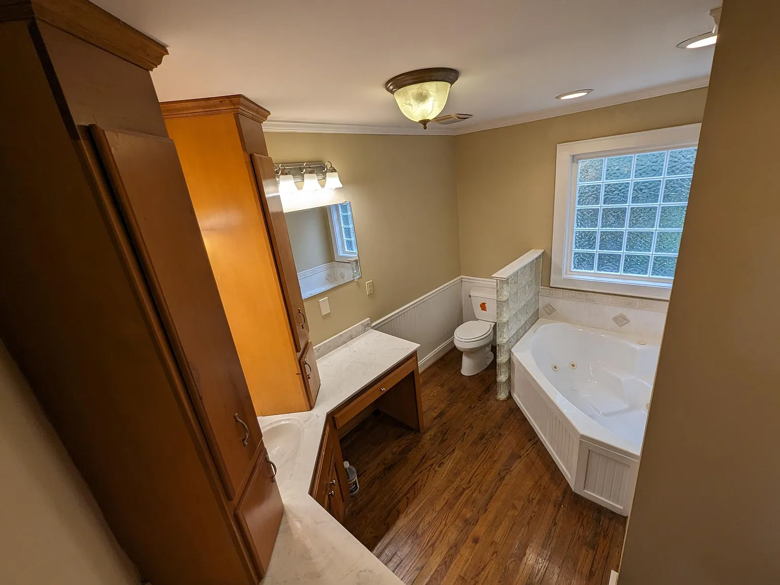 302 W Fredericks Street — Photo 2