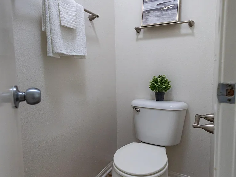 Continental Apartment Homes — Photo 23