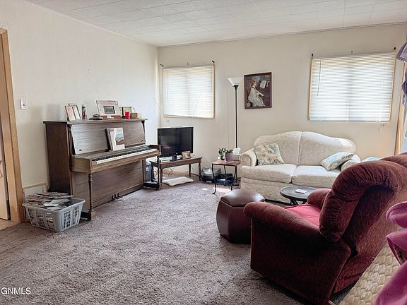 2nd image of 619 N 9th St