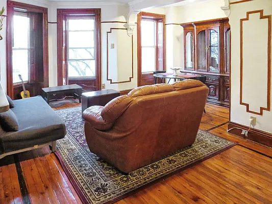 Rented by Book A Broker | media 21