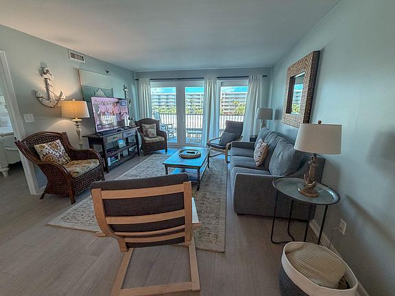5th image of 1114 Santa Rosa Blvd Unit 411