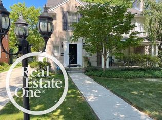 850 Trombley Rd, Grosse Pointe, MI 48230