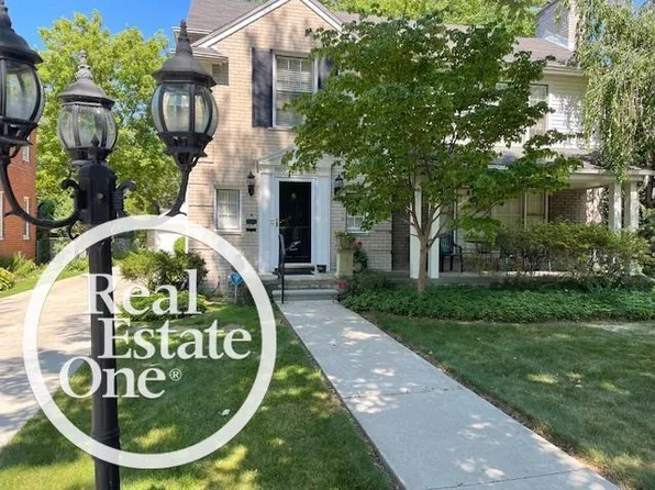 850 Trombley Rd, Grosse Pointe, MI 48230