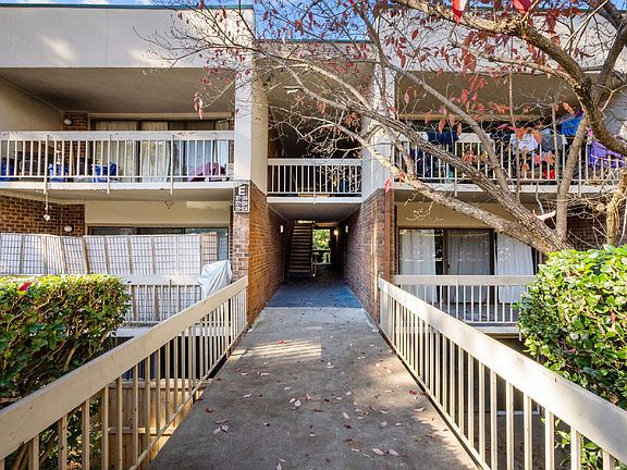 2nd image of 500 Umstead Dr #103E
