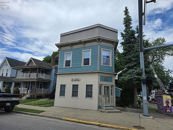 2nd image of 1501 Hayes Ave