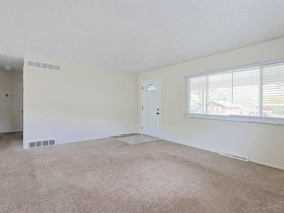 4th image of 5061 Chantilly Dr