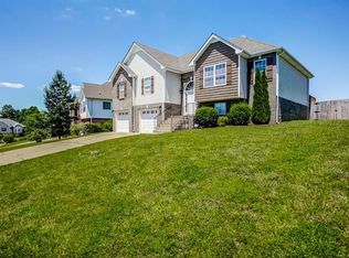 1720 Flagstone Dr, Clarksville, TN 37042
