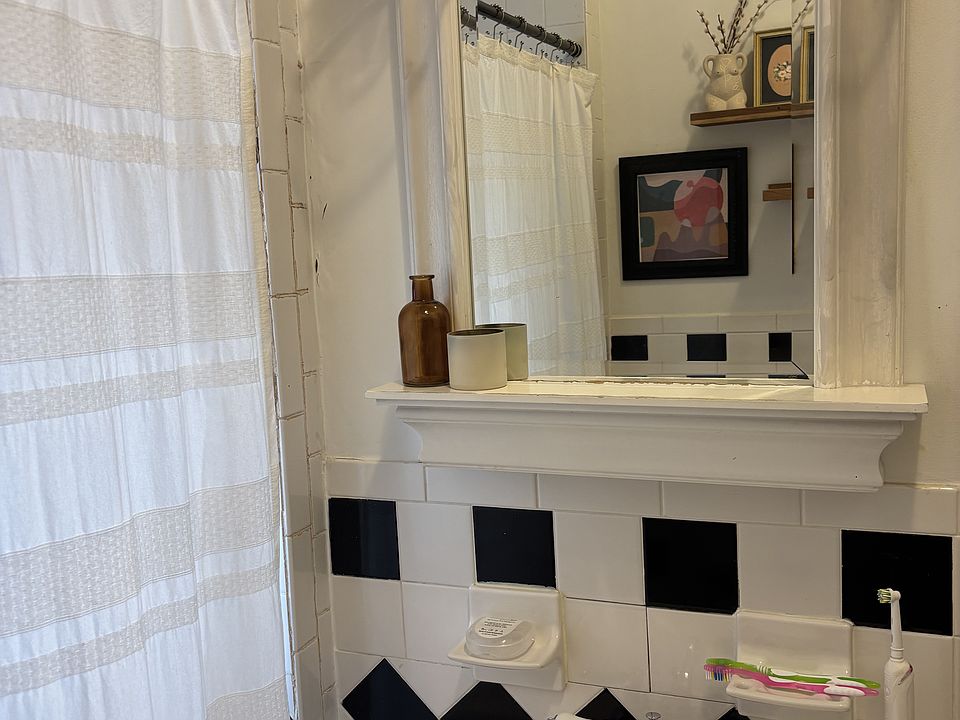 1st image of 33 Bellevue St #33