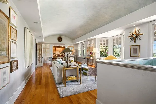 3 bed, 2.5 bath, 1650 sqft, $5,500 — Photo 3