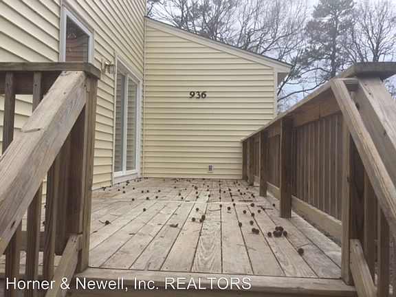 2nd image of 936 Arch Hill Dr