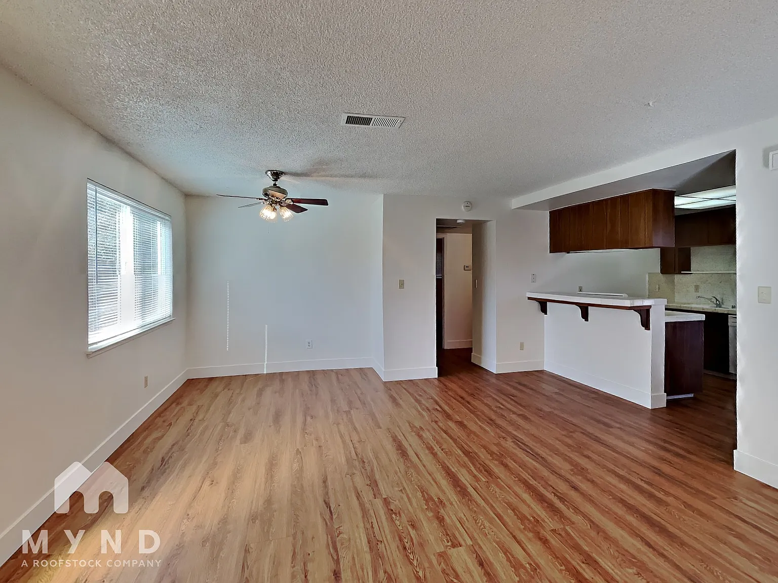 2 bed, 1.0 bath, 969 sqft, $1,610 — Photo 2