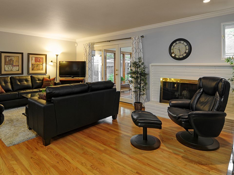 1st image of 1176 Ravenscourt Ave