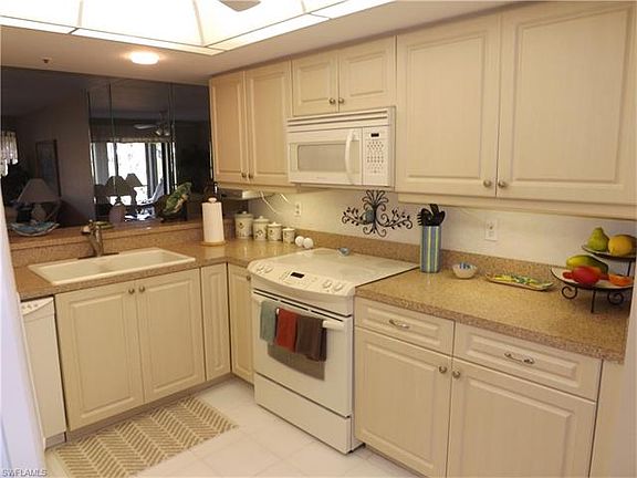 4th image of 16350 Kelly Cove Dr APT 283